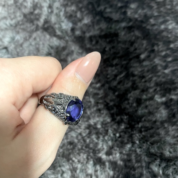 Smooth Alloy / sapphire-like stone size 9.5 Ring | truly gorgeous - Picture 4 of 12